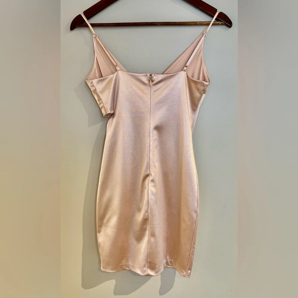 Guess| Y2K Blush Satin Sexy Mini Dress w/Ring Detail & Side Cut Out Sz XS - Picture 4 of 8